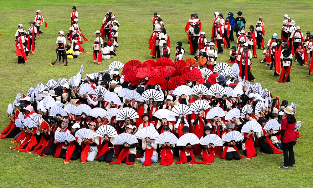 Ramada_latihan-gandrung-1000-1JPG-180763584